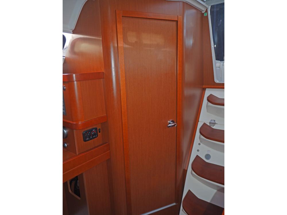 Saloon, Accommodation